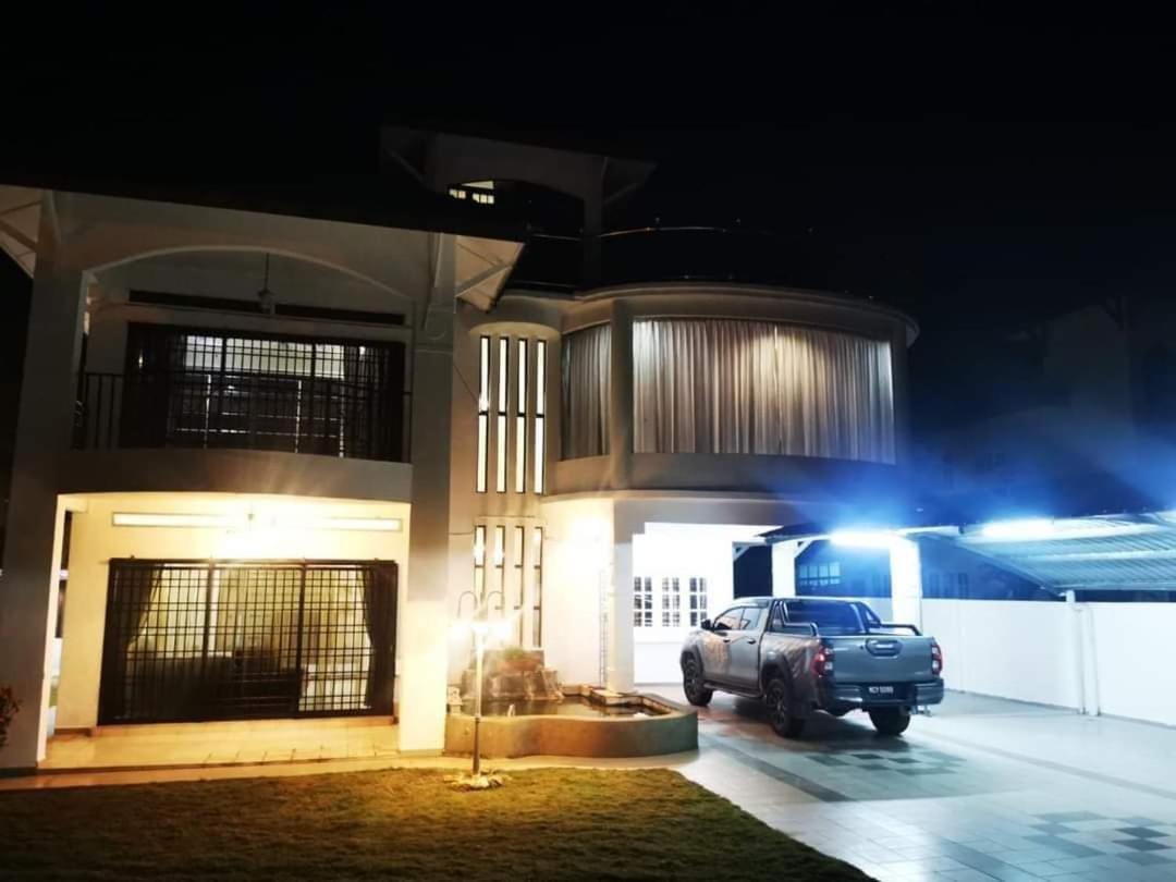 Prairie Villa Homestay Lumut Ngoại thất bức ảnh